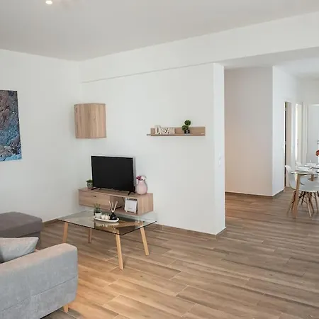 Bright 2Br Apartment In Palaio Faliro--2